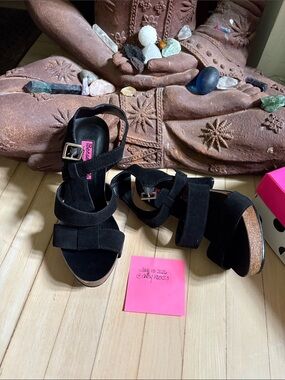 Betsey Johnson Black T-Strap Suede Leather Shoes Size 7